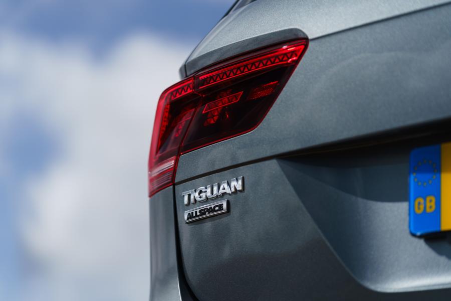 Детали экстерьера Volkswagen Tiguan Allspace R-Line 2018 года  (UK) (фото 27 из 40)